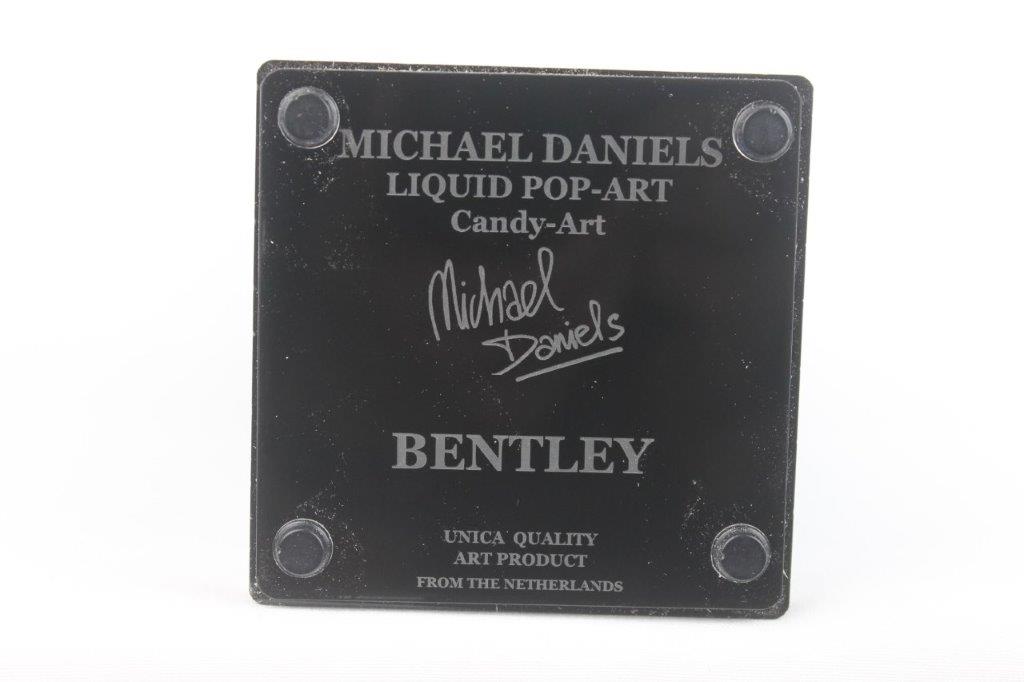 Michael Daniels - Art Candy - Bentley blauw