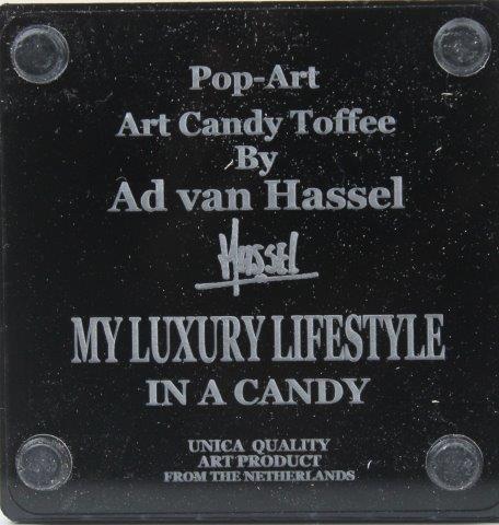 Ad van Hassel - Art Candy - Chanel wit